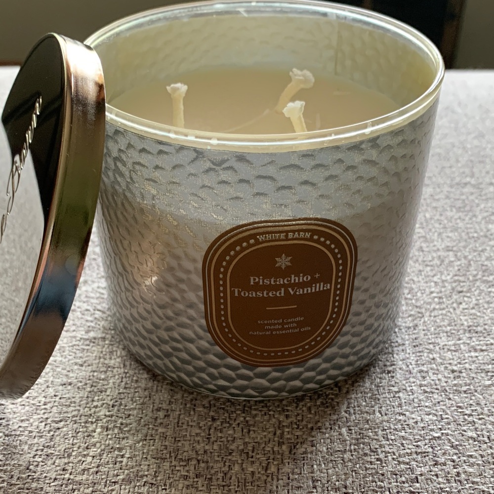 New Bath & Body Works Pistachio + Toasted Vanilla Candle